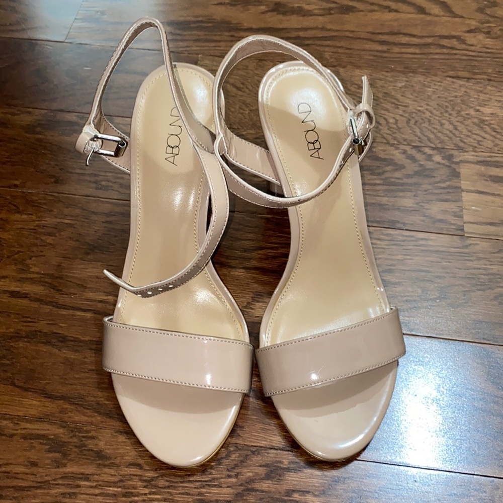 Nude sandal block heel